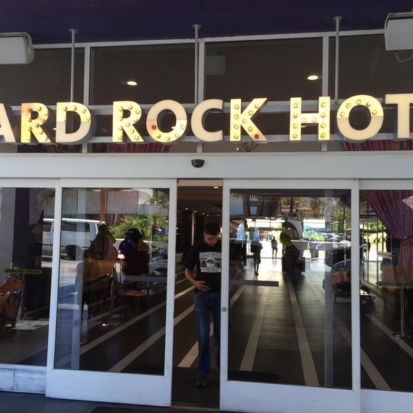 Das Foto wurde bei Hard Rock Hotel Palm Springs von Ben A. am 7/10/2016 aufgenommen