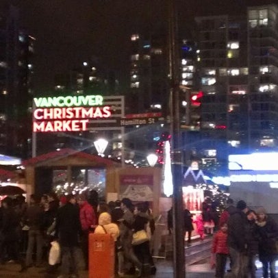 Foto tirada no(a) Vancouver Christmas Market por Steph T. em 12/24/2012