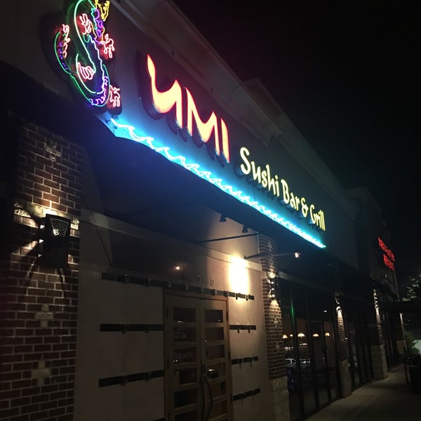 8/5/2016 tarihinde Doug O.ziyaretçi tarafından Umi Sushi Bar &amp; Grill'de çekilen fotoğraf