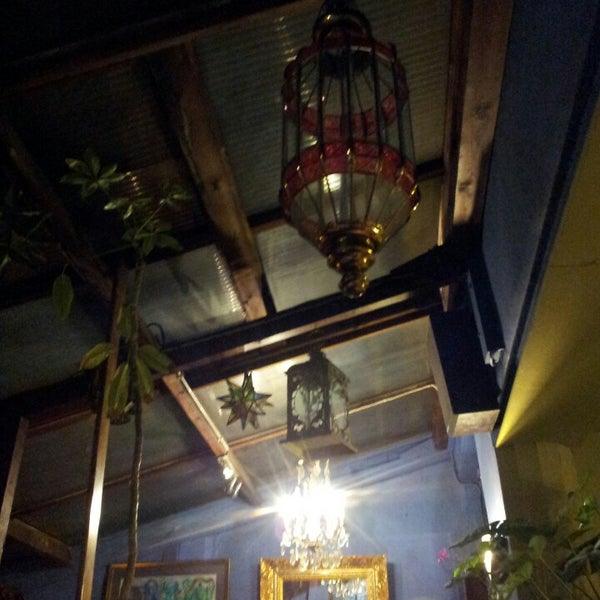 Das Foto wurde bei Shanti Restaurant von Mardaga A. am 1/25/2014 aufgenommen