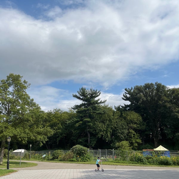 Foto diambil di Queens Botanical Garden oleh Mike F. pada 9/17/2022