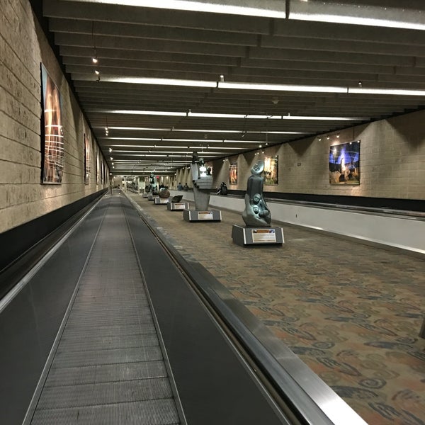6/18/2016 tarihinde Mike A.ziyaretçi tarafından Atlanta Hartsfield–Jackson Uluslararası Havalimanı (ATL)'de çekilen fotoğraf