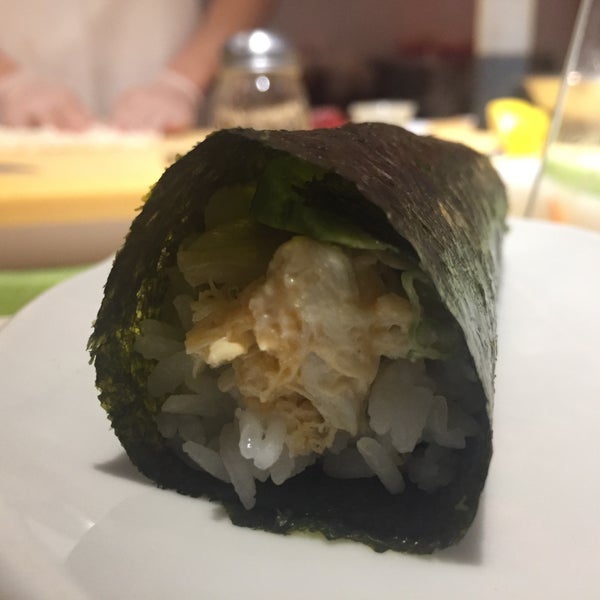 Photo prise au Summer Fish &amp; Rice Sushi par Tiffany H. le1/18/2018