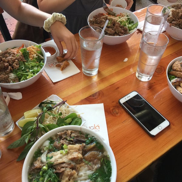 6/28/2018 tarihinde Tiffany H.ziyaretçi tarafından Nong Lá Cafe'de çekilen fotoğraf