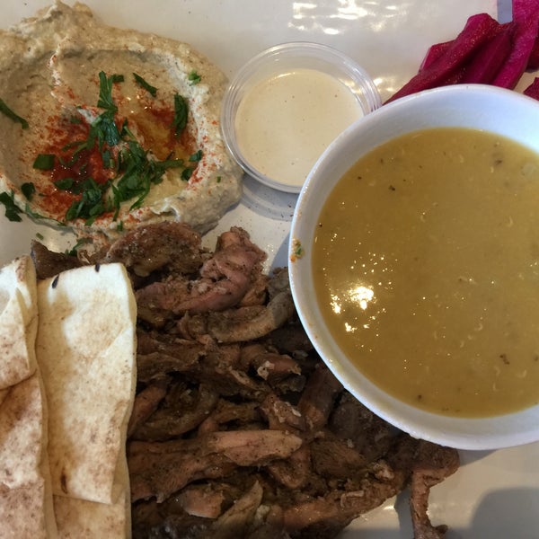 5/16/2018 tarihinde Tiffany H.ziyaretçi tarafından Sunnin Lebanese Cuisine'de çekilen fotoğraf