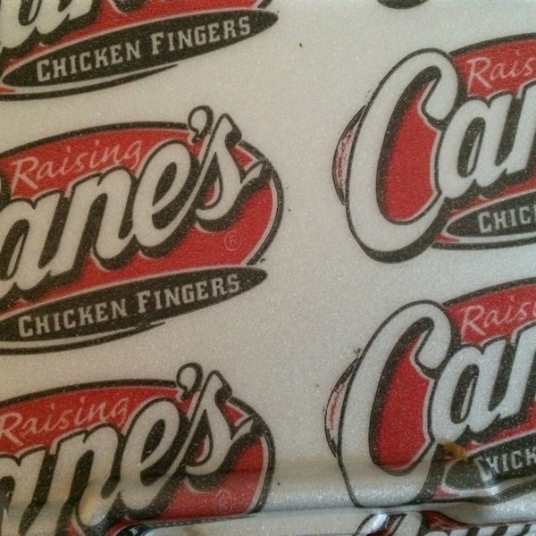 Foto tirada no(a) Raising Cane&#39;s Chicken Fingers por Mark S. em 9/7/2014
