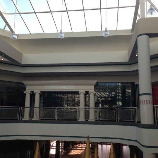 11/3/2012 tarihinde John A.ziyaretçi tarafından Oak Hollow Mall'de çekilen fotoğraf
