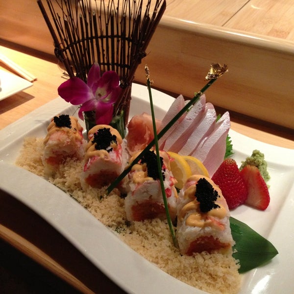 รูปภาพถ่ายที่ Miso Japanese Restaurant โดย Liz D. เมื่อ 6/24/2013