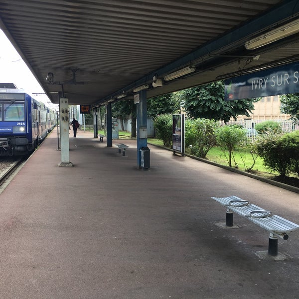RER IvrysurSeine [C] Rail Station in Centre Ville