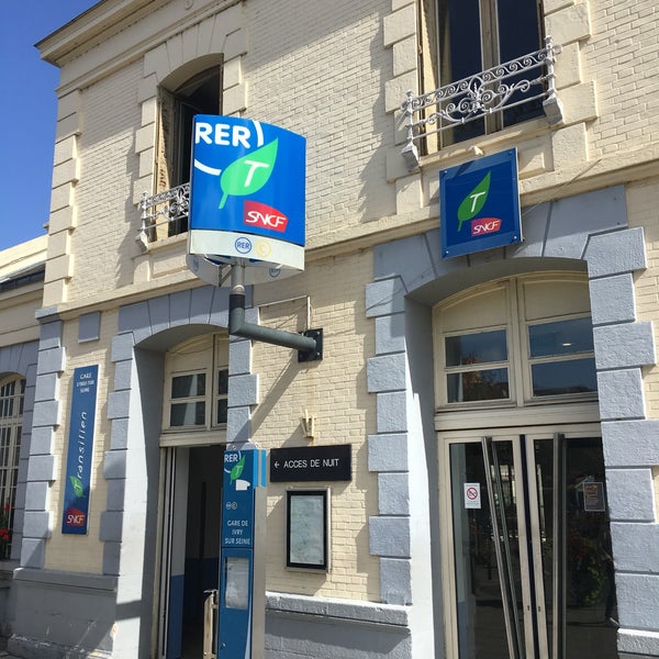 RER IvrysurSeine [C] Rail Station in Centre Ville