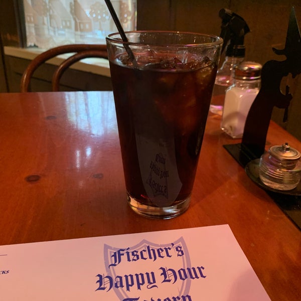 Foto diambil di Fischer&#39;s Happy Hour Tavern oleh Jaime V. pada 10/26/2020
