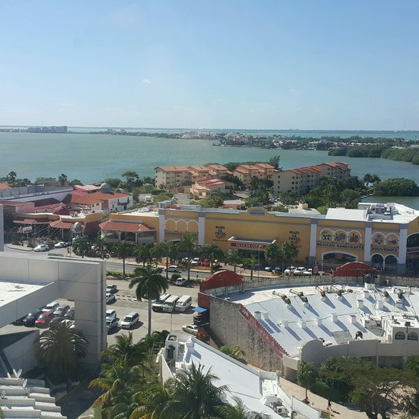 รูปภาพถ่ายที่ Aloft Cancún โดย Joseph F. เมื่อ 1/10/2017