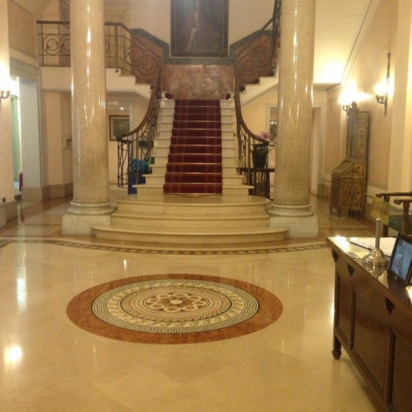 Das Foto wurde bei Hotel Ambasciatori Palace von Zo am 5/23/2013 aufgenommen