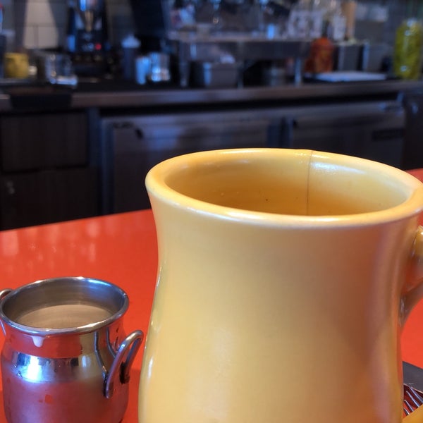 Photo taken at Snooze, an A.M. Eatery by Mikaela H. on 10/12/2018