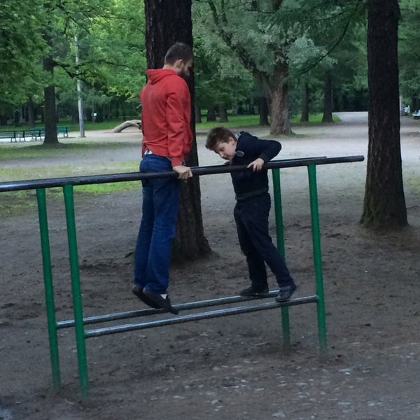 Парк турники брусья Ялта