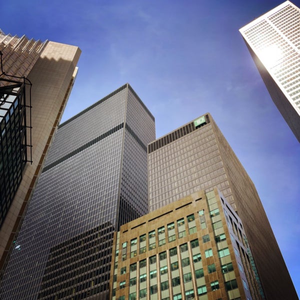 รูปภาพถ่ายที่ Toronto Financial District โดย Bun M. เมื่อ 5/8/2022
