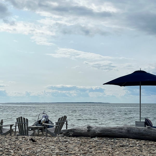 6/10/2023 tarihinde Georgiana M.ziyaretçi tarafından Navy Beach Restaurant'de çekilen fotoğraf