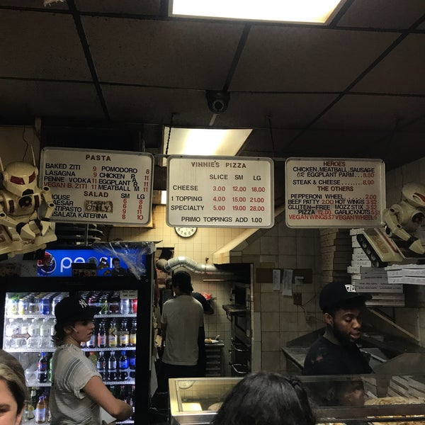 Das Foto wurde bei Vinnie&#39;s Pizzeria von Georgiana M. am 8/26/2019 aufgenommen
