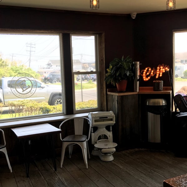 Photo taken at Left Hand Coffee by Georgiana M. on 5/19/2019