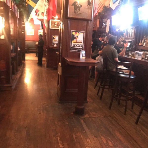 Das Foto wurde bei The Triple Crown Ale House &amp; Restaurant von Georgiana M. am 7/15/2018 aufgenommen
