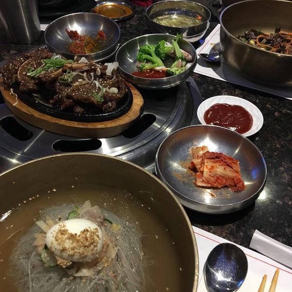 รูปภาพถ่ายที่ Gwang Yang BBQ โดย Gina L. เมื่อ 7/20/2016
