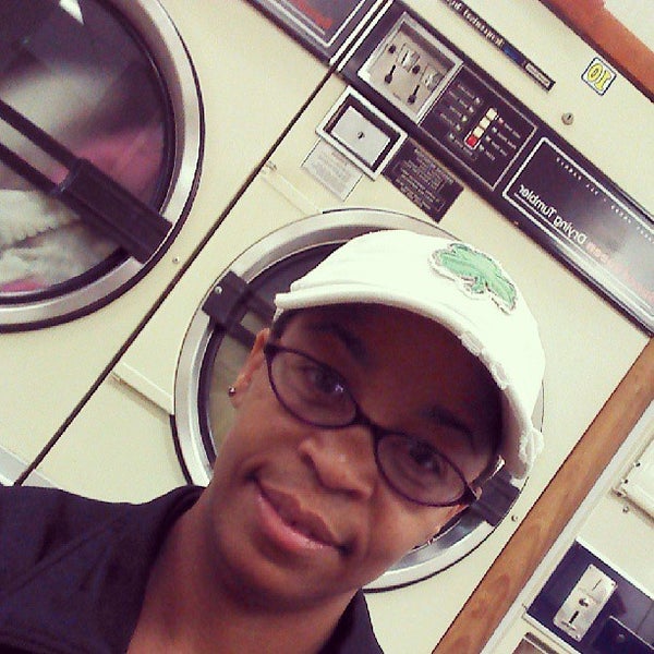 Launderland Coin Wash Laundry Service in Ventura