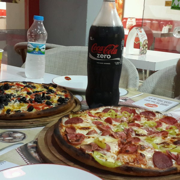 10/2/2016 tarihinde Yadigar İ.ziyaretçi tarafından Pasaport Pizza'de çekilen fotoğraf