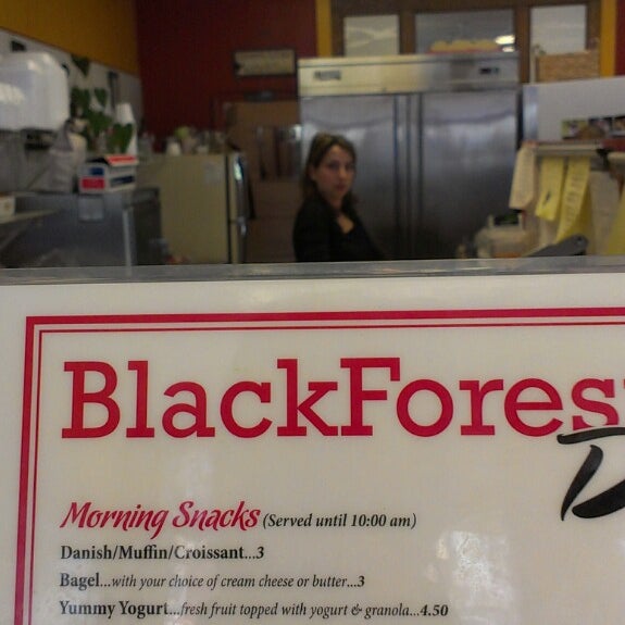 รูปภาพถ่ายที่ BlackForest Deli &amp; Catering โดย George W. เมื่อ 4/6/2013