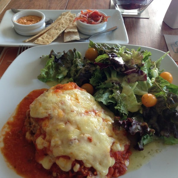 Das Foto wurde bei Mafira Restaurante von Roberto L. am 4/5/2013 aufgenommen