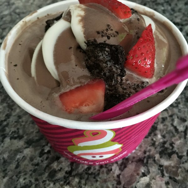 Menchie's (Now Closed) Frozen Yogurt Shop in Willoughby