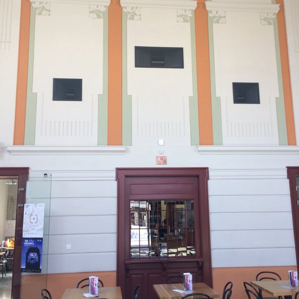 Moving station. Размытый человек в движении. Moving station. Moving station. Станция метро рижская.