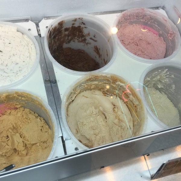Foto scattata a The Frieze Ice Cream Factory da vicequeenmaria il 10/11/2015