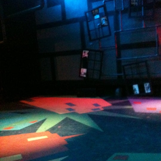 Foto tirada no(a) The Secret Theatre por Chris C. em 12/16/2012