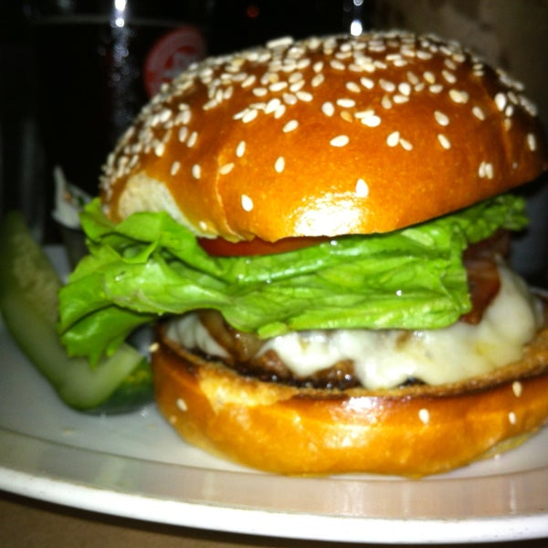 4/20/2013にWalid B.がBLT Burgerで撮った写真