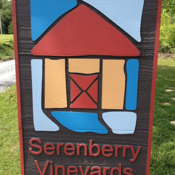 รูปภาพถ่ายที่ Serenberry Vineyards โดย Ann G. เมื่อ 5/24/2014