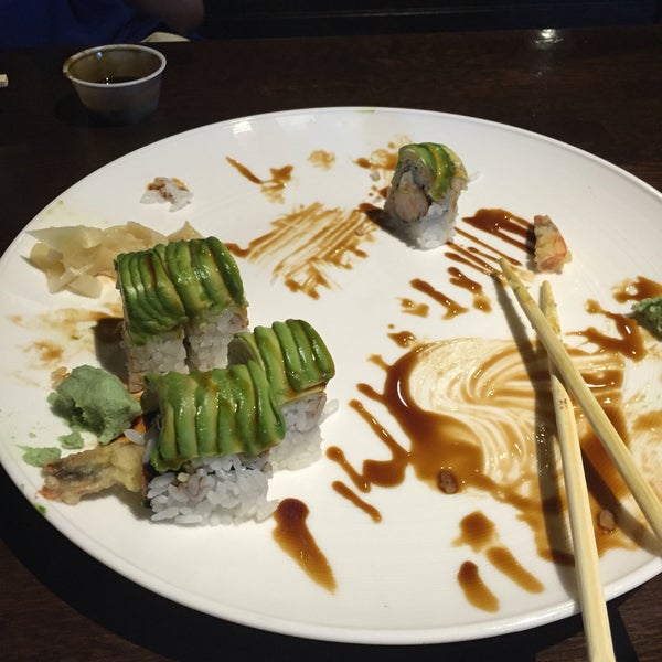 Photo taken at Totto Sushi &amp; Grill by Robin H. on 6/14/2016