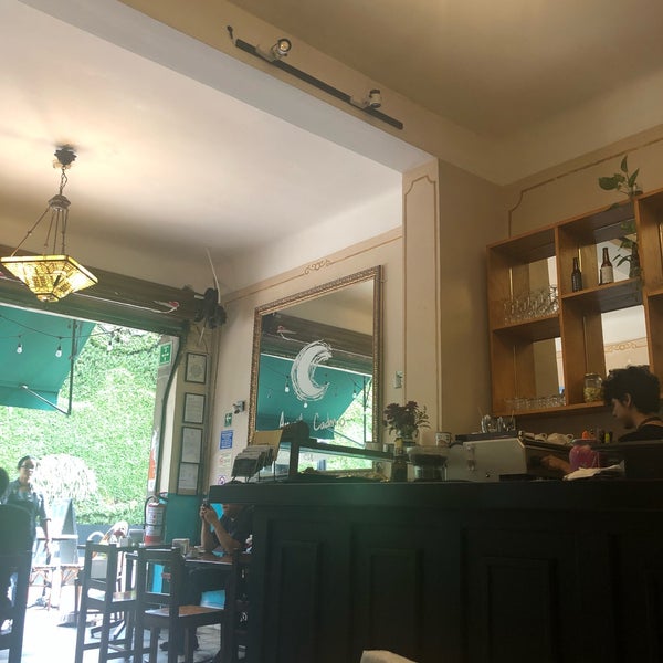 Foto scattata a Café Regina da Ahura S. il 8/18/2019