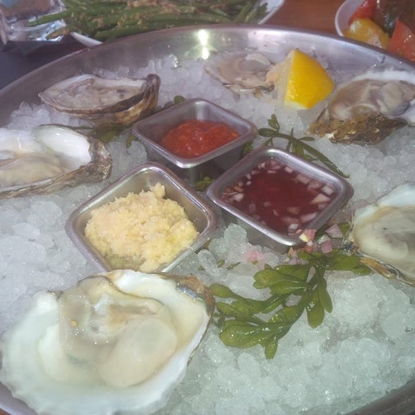 Foto tirada no(a) Wild Sea Oyster Bar &amp; Grille por Karen H. em 4/3/2014