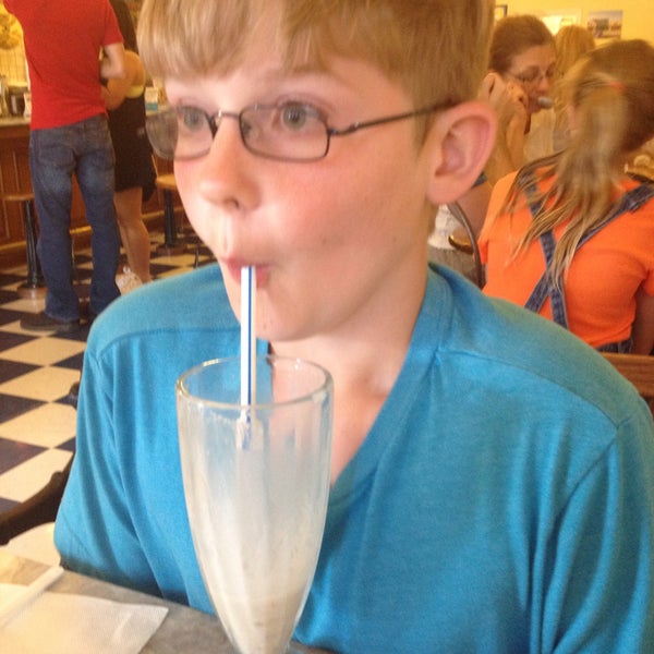 Photo taken at Beth Marie&#39;s Old Fashioned Ice Cream &amp; Soda Fountain by Lilwldchld on 6/13/2015