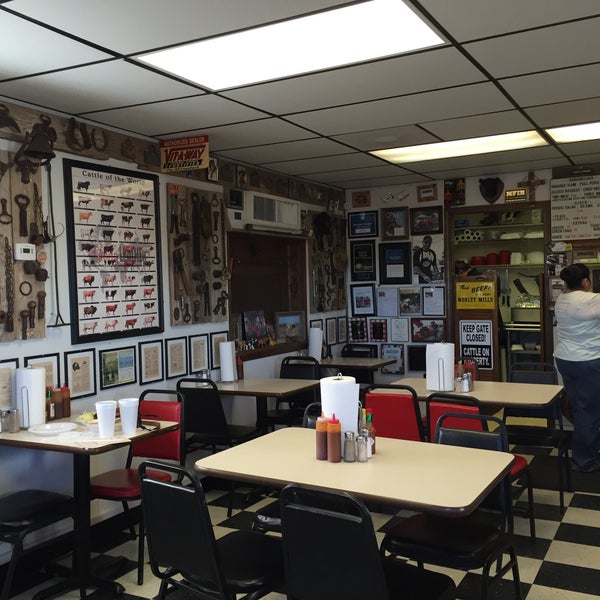 Photo taken at Spicy Mike&#39;s Bar-B-Q Haven by Adrianne C. on 12/15/2015