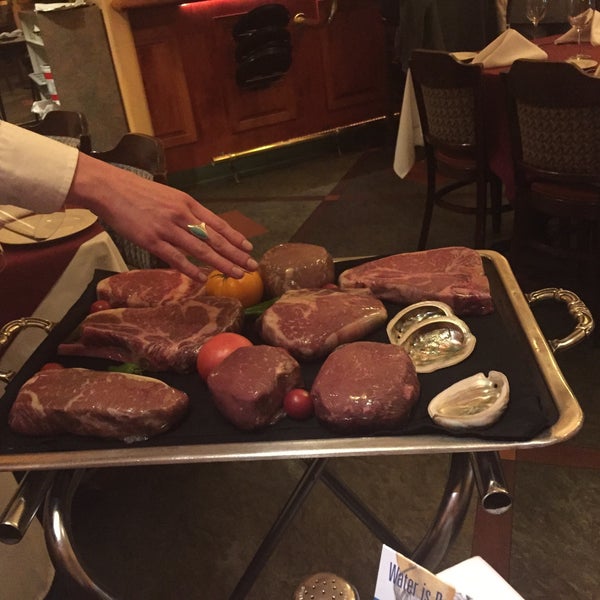 Foto scattata a Whaling Station Steakhouse da Adrianne C. il 10/10/2015
