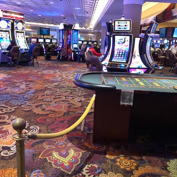 Foto tirada no(a) Turning Stone Resort Casino por Traci U. em 9/30/2018