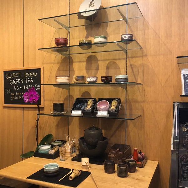 10/14/2018 tarihinde Kathleen N.ziyaretçi tarafından Tea Master Matcha Cafe and Green Tea Shop'de çekilen fotoğraf