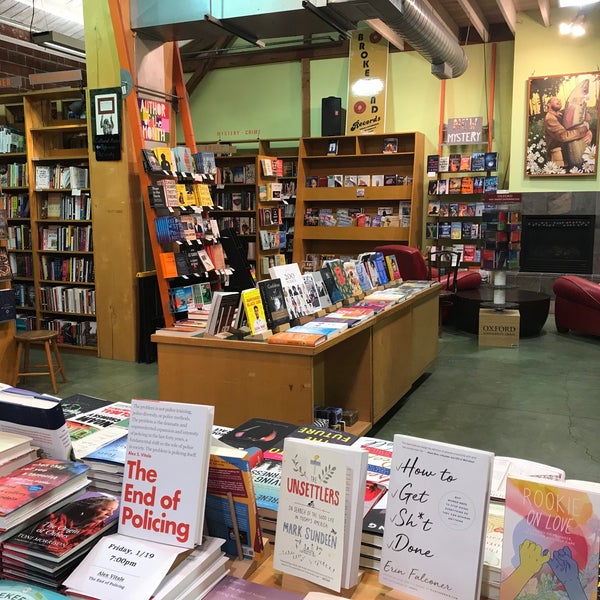 Photo taken at Diesel, A Bookstore by Kathleen N. on 1/13/2018