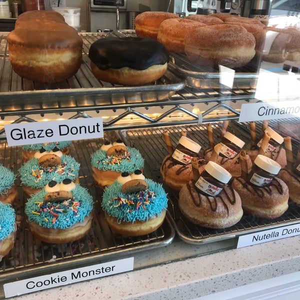 Foto tirada no(a) Gonutz with Donuts por Kathleen N. em 4/24/2018