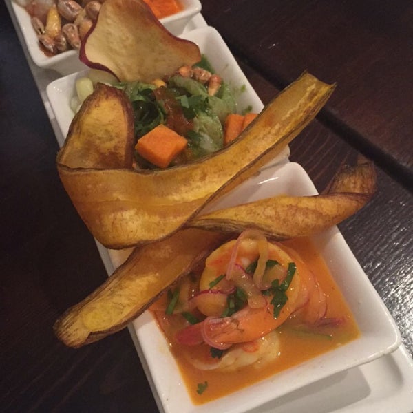 Foto scattata a Sazón - Peruvian Cuisine da Kathleen N. il 5/25/2015