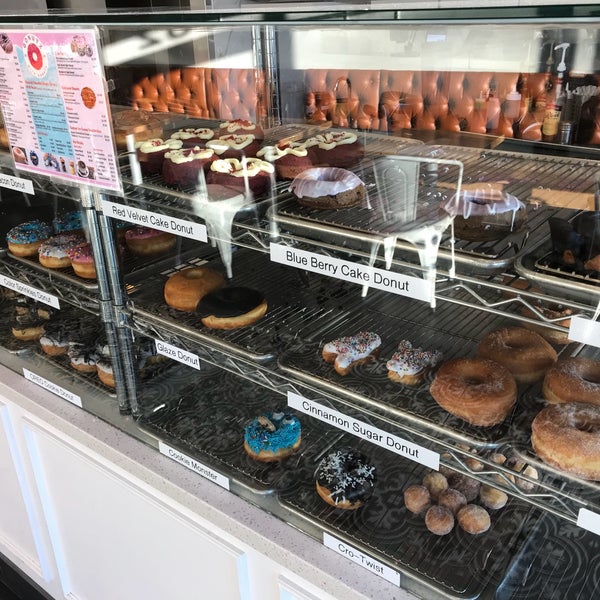 Foto tirada no(a) Gonutz with Donuts por Kathleen N. em 11/17/2017