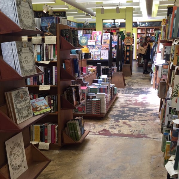 Foto tirada no(a) The Booksmith por Kathleen N. em 5/30/2016