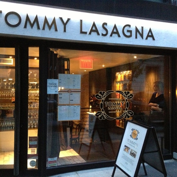4/28/2013 tarihinde Ashley S.ziyaretçi tarafından Tommy Lasagna'de çekilen fotoğraf