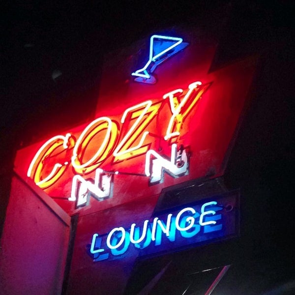รูปภาพถ่ายที่ Cozy Inn โดย T.J. R. เมื่อ 3/1/2014